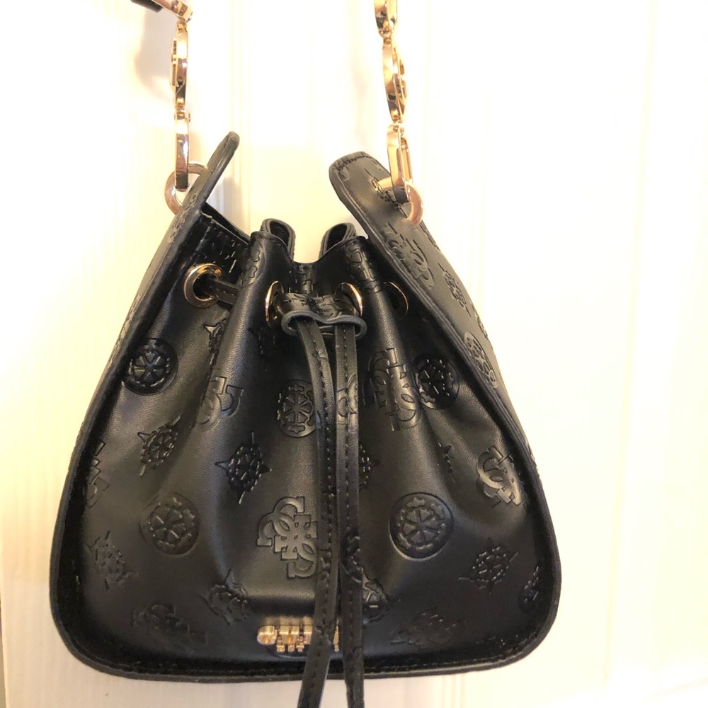 GUESS bucket bag